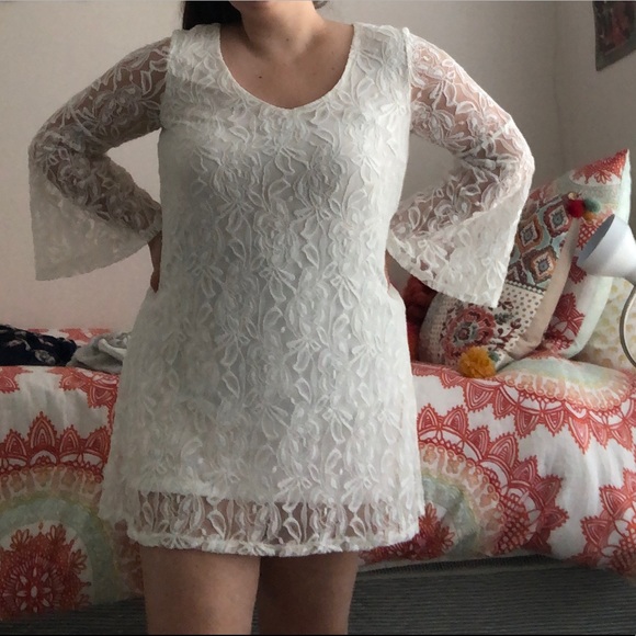 Lace bell-sleeved dress - Picture 1 of 3